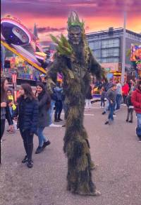 Walking Treeman Straattheater act : Fun Factor Events