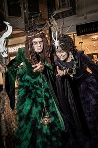 Kids Entertainment : Witch Sisters boeken / inhuren